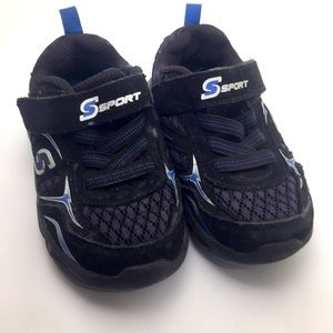 Toddler size 7 tennis shoes